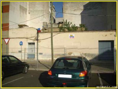 SOLAR EN EL CENTRO DE LA CIUDAD