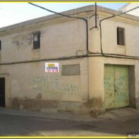 CASA-COCHERA  DE ESQUINA EN VENTA