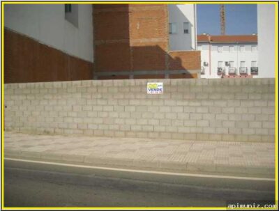 SOLAR VENTA CON BASTANTE FACHADA