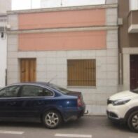 CASA HABITABLE EN EL CENTRO