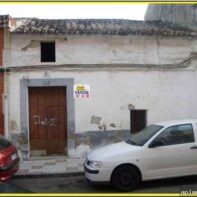 CASA-SOLAR BIEN SITUADA