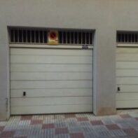 COCHERA CERRADA EN EL CENTRO