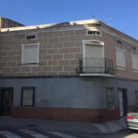 CASA DE ESQUINA VENTA