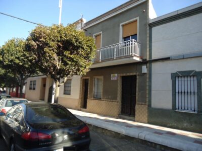CASA Y PISO EN VENTA