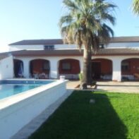 CHALET BIEN SITUADO