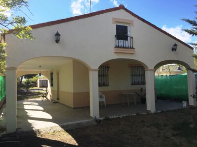 CHALET CON FACHADA A 2 PISTAS