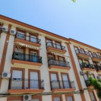 PISO SEMIAMUEBLADO EN VENTA