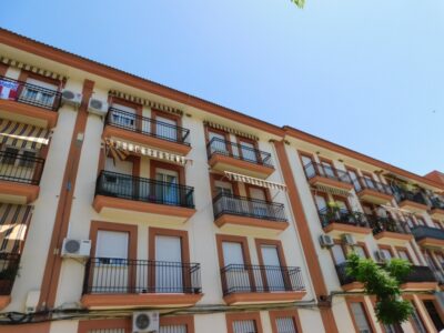 PISO SEMIAMUEBLADO EN VENTA