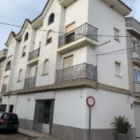 EDIFICIO CON LOCALES Y PISOS EN VENTA