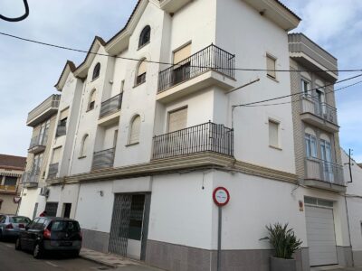 EDIFICIO CON LOCALES Y PISOS EN VENTA