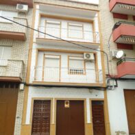 PISO SEMIINDEPENDIENTE EN VENTA