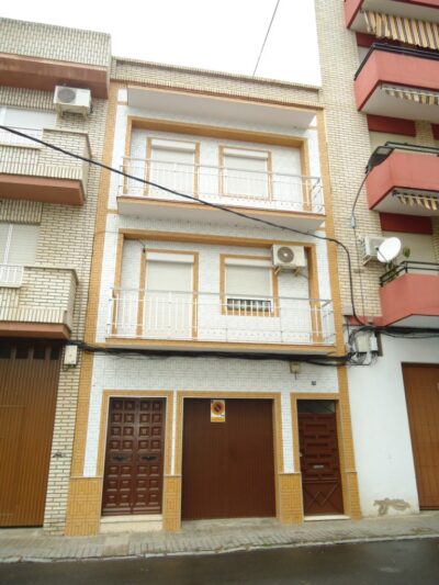 PISO SEMIINDEPENDIENTE EN VENTA