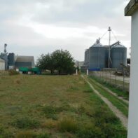 SE VENDE CHALET EN SUELO INDUSTRIAL