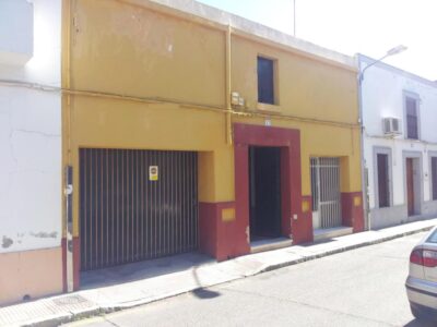 CASA CON REFORMAS EN EL CENTRO