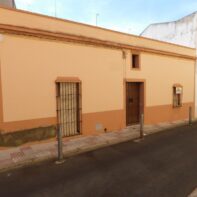 CASA PARA REFORMAR CON BUENA FACHADA