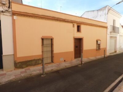 CASA PARA REFORMAR CON BUENA FACHADA