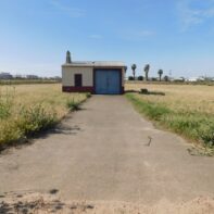 FINCA RUSTICA CON NAVE AL LADO DE LA POBLACION