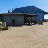 FINCA RUSTICA CON CASA RURAL Y NAVE AGRICOLA