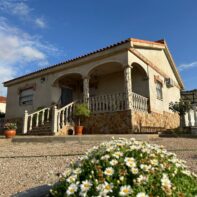 CHALET ENTRE LA HABA Y MAGACELA
