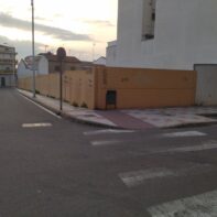 SOLAR SEMICENTRICO DE ESQUINA
