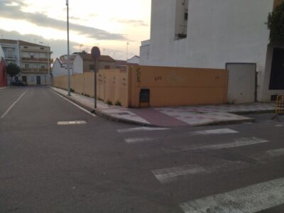 SOLAR SEMICENTRICO DE ESQUINA