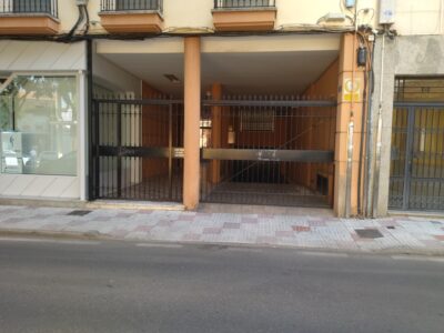 TRASTERO EN EL CENTRO ECONOMICO