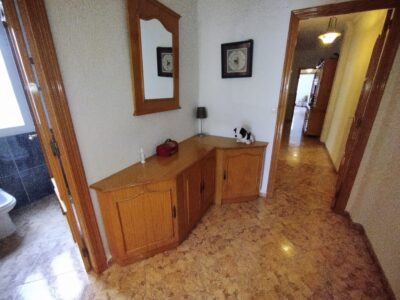 COCHERA-LOCAL CON VIVIENDA ARRIBA