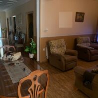 CASA CON PISO ARRIBA CERCANA AL CENTRO