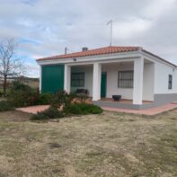 CHALET EN LA ZONA DE LAS CRUCES