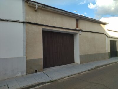 CASA-COCHERA EN VENTA