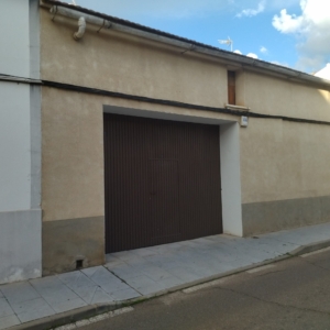 CASA-COCHERA EN VENTA