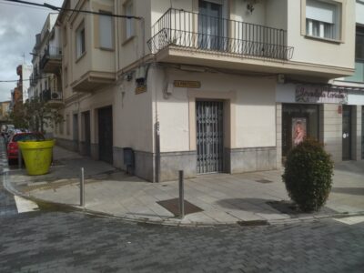 LOCAL COMERCIAL DE ESQUINA