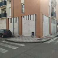 LOCAL DE ESQUINA EN BRUTO