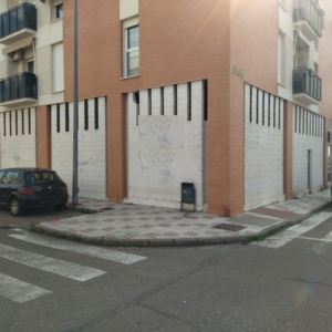 LOCAL DE ESQUINA EN BRUTO