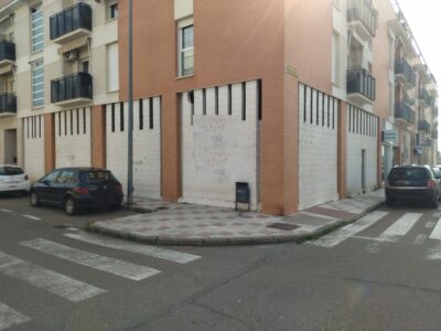 LOCAL DE ESQUINA EN BRUTO